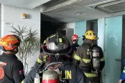 Cortocircuito provoca incendio en baño de deportivo San Agustín en Monterrey