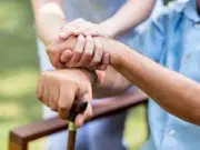 Cuidadores en México enfrentan barreras de salud y movilidad social, revela estudio