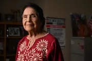 Dolores Huerta Revela Abuso Sexual por César Chávez en Impactante Declaración