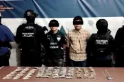 Dos sujetos detenidos con droga; uno era buscado por homicidio en Nuevo León