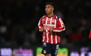 Efraín Álvarez revela exigencia de Amaury Vergara: Chivas debe ganar el Clásico Tapatío