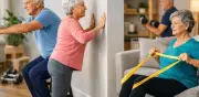 Ejercicios de fuerza para adultos mayores: clave para combatir la sarcopenia y mantener la independencia