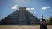 El Trofeo del Mundial 2026 Brilla en Chichén Itzá Durante el Equinoccio, Uniendo Fútbol y Cultura Maya