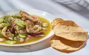 ¿Es seguro cocinar mariscos solo con limón? La verdad sobre ceviche y aguachile en Semana Santa 2026