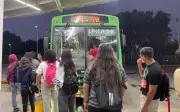 Estudiantes del CUCBA denuncian retrasos de hasta una hora en transporte Siteur