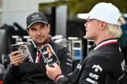Ex piloto de Fórmula 1 critica la maniobra de Checo Pérez sobre Bottas en el GP de China