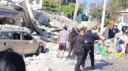 Explosión por gas derrumba vivienda en Coacalco, Edomex, y daña autos