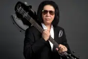 Gene Simmons critica a celebridades que opinan sobre política sin conocimiento