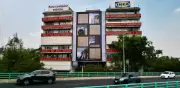 IKEA transforma billboard en Periférico en demostración de diseño urbano funcional