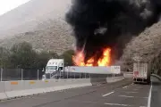 Incendio de Tráiler en Carretera 57 Causa Caos Vial y Evacuaciones