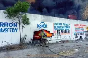 Incendio en terreno baldío de Monterrey activa alerta y moviliza a bomberos