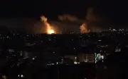 Israel lanza intensa oleada de bombardeos contra suburbios de Beirut en respuesta a ataque de Hizbulá