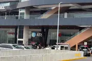 Joven fallece tras caída desde tercer piso en centro comercial de Monterrey