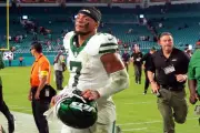 Justin Fields deja a los Jets de Nueva York para fichar con los Chiefs de Kansas City