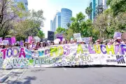 La Marea Morada Inunda la Ciudad de México con Manifestaciones Masivas