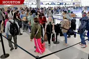 Largas Filas y Retrasos Acechan a Aeropuertos de Estados Unidos