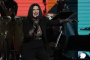 Laura Pausini inicia gira mundial con lleno total en España