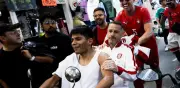 Leyendas de Portugal sorprenden en Tepito con partido en cancha Maracaná