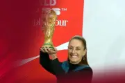 Llevan la Copa del Mundo de la FIFA a la 'Mañanera' del Presidente López Obrador