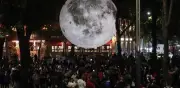 Luna en Reforma: La obra de Luke Jerram que ilumina la CDMX con arte y ciencia