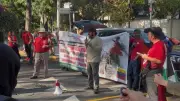 Maestros de la CNTE protestan frente a Embajada de Israel exigiendo fin de guerra