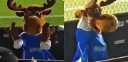 Mascota de León protagoniza incidente con aficionados tras victoria en Liga MX