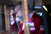 Mercados de EU cierran en rojo: Dow Jones se desploma 785 puntos
