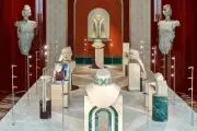 Milán recibe 'Eclectica', una colección que fusiona arte contemporáneo y lujo