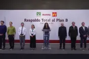Morena, PVEM y PT sellan pacto de respaldo total al Plan B electoral