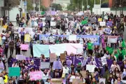 Mujeres de Nuevo León protestan contra la impunidad en masiva marcha del 8M