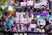 Mujeres se Dirigen a Palacio de Gobierno en Movilización por Derechos