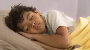 ¿Niño inquieto o con berrinches? La clave podría estar en su descanso nocturno