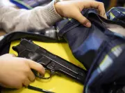 Partido Verde propone hasta 4.5 años de cárcel por armas de menores en escuelas
