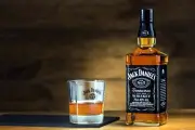 Pernod Ricard Negocia Fusión con Brown-Forman, Fabricante de Jack Daniel's