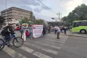 Personal de Chapingo protesta sobre Avenida Universidad por recortes presupuestales