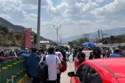 Pobladores cierran la Autopista del Sol en protesta por falta de obras públicas
