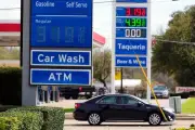 Precio de la Gasolina se Dispara, Reviviendo Interés por Vehículos Eléctricos