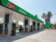 Precio del petróleo mexicano sube 44.83% desde febrero, mientras gasolina baja 2.2%