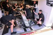 Retrasos en reparación del monoplaza de Checo Pérez afectan preparación en F1