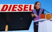 Sheinbaum anuncia tope voluntario al precio del diésel para contener la inflación