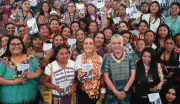 Sheinbaum reconoce a traductoras indígenas por llevar derechos de mujeres a 67 lenguas
