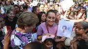 Sheinbaum sufre lesión en el ojo con folder durante gira en Nayarit; responde a Trump