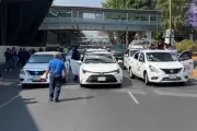Taxistas liberan acceso a T1 del AICM tras tres horas de bloqueo en protesta