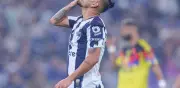 Tecatito Corona se lesiona en calentamiento y pierde titularidad ante Chivas