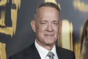 Tom Hanks Protagonizará Película de Béisbol y Buscan a Bad Bunny para Reparto