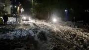 Tormenta con granizo paraliza la autopista México-Pachuca en Tecámac; calles cubiertas de hielo