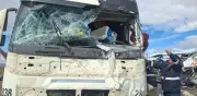 Tragedia vial en Perú: Choque frontal deja 13 fallecidos y 5 heridos en Arequipa