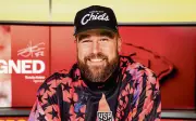 Travis Kelce renueva con Chiefs hasta 2028: Contrato millonario aleja el retiro