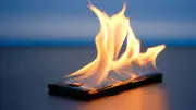 ¿Tu celular es una bomba de tiempo? 5 señales de que tu batería podría explotar