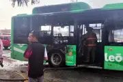 Un autobús Ruta 68 se incendia frente a gasolinera en Nuevo León
